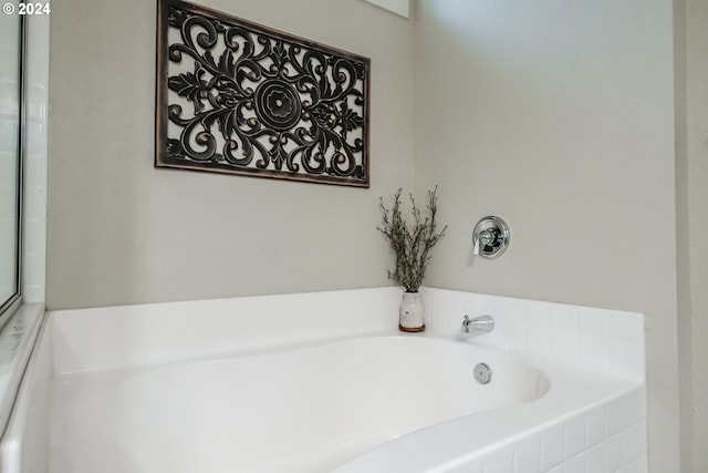 bathroom featuring tiled bath