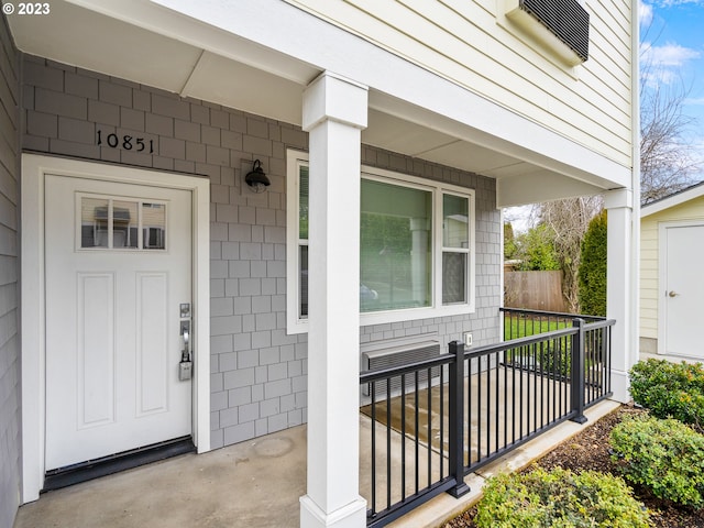 entrance to property featuring covered porch