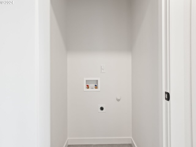 washroom with hookup for an electric dryer, carpet, hookup for a gas dryer, and washer hookup