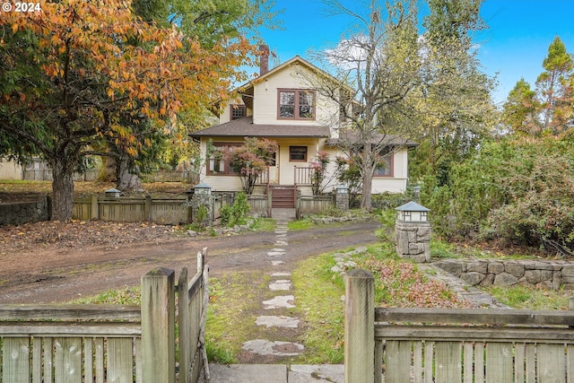 view of front of property featuring a porch