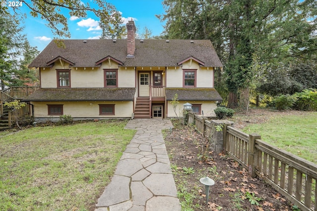 view of front of property with a front yard