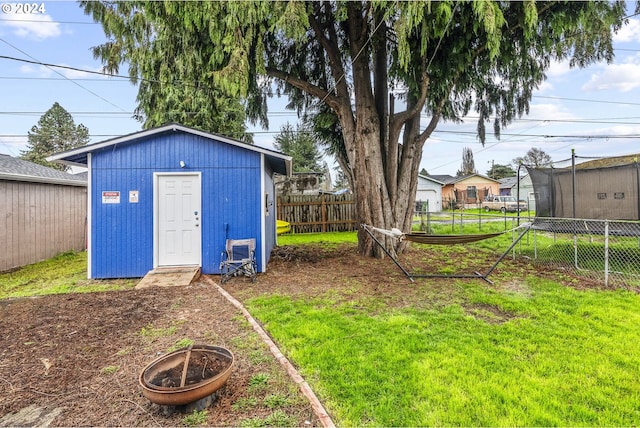 view of yard with a storage unit