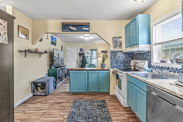 kitchen with blue cabinetry, dishwasher, light hardwood / wood-style floors, electric stove, and decorative backsplash