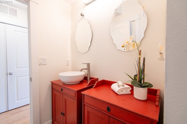 bathroom featuring oversized vanity