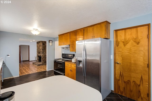 kitchen featuring stainless steel fridge with ice dispenser, dark hardwood / wood-style flooring, a textured ceiling, and black electric range oven