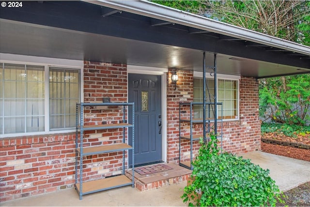 entrance to property featuring a porch