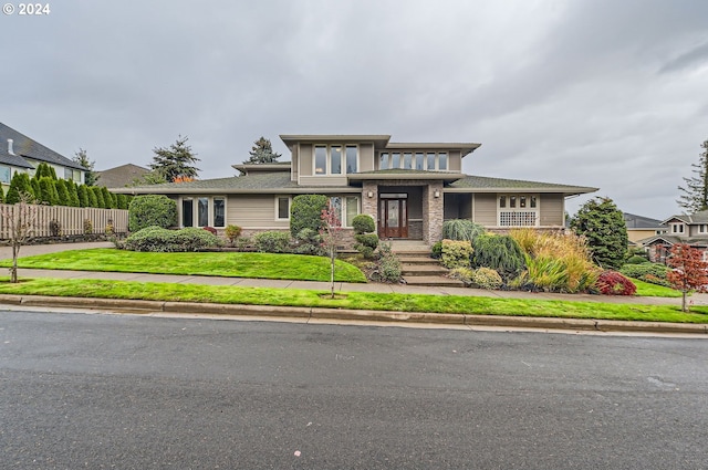 view of front of home with a front lawn