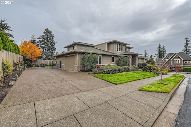 view of front of house featuring a garage and a front yard