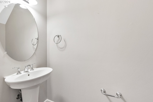 2067 NE 49th Way, Hillsboro, OR 97124 - bathroom with a sink
