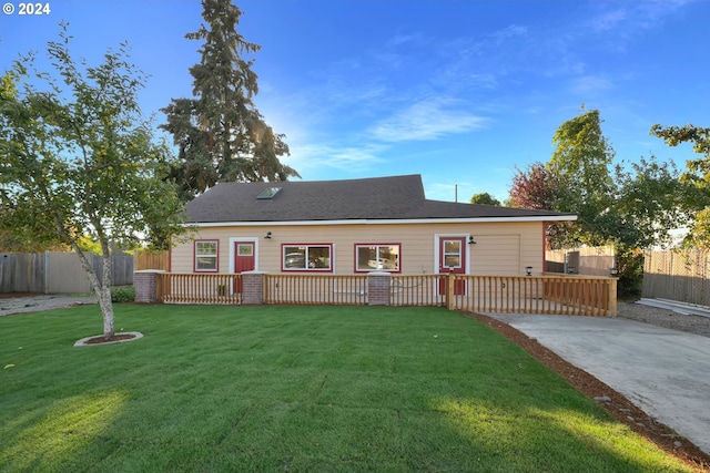 ranch-style home featuring a front yard