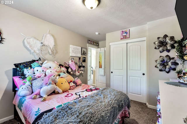 carpeted bedroom featuring a closet and a textured ceiling