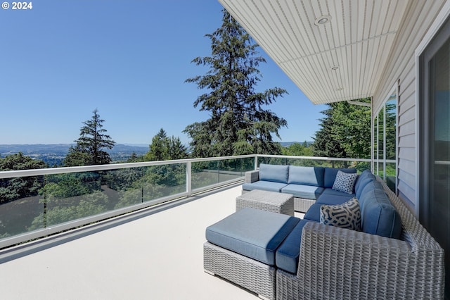 balcony featuring an outdoor hangout area