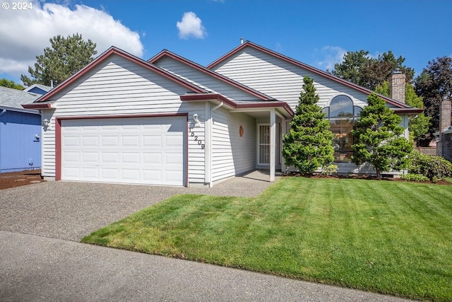 view of front facade featuring a garage and a front yard