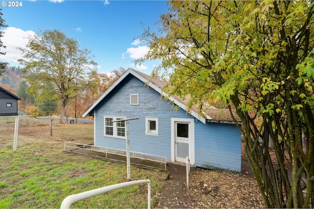 121 Garrett Ave, Klickitat, WA 98628 - view of side of home
