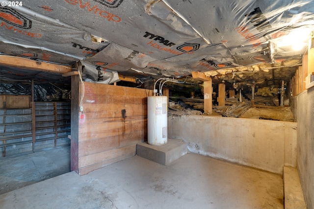 121 Garrett Ave, Klickitat, WA 98628 - below grade area with electric water heater
