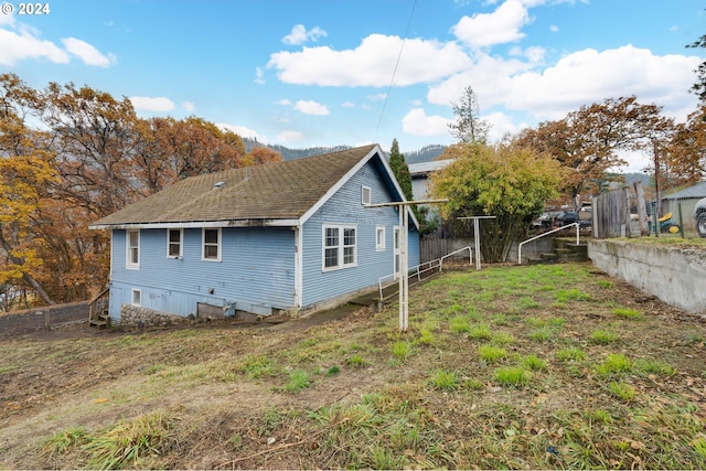 121 Garrett Ave, Klickitat, WA 98628 - rear view of property featuring a shingled roof