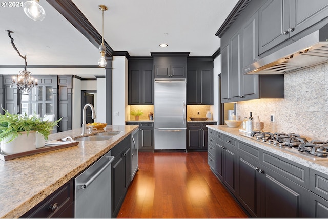 kitchen with sink, tasteful backsplash, hanging light fixtures, and appliances with stainless steel finishes