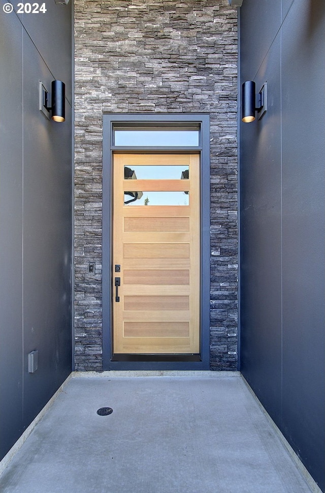 property entrance featuring stone siding