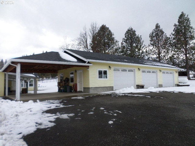 single story home featuring a garage