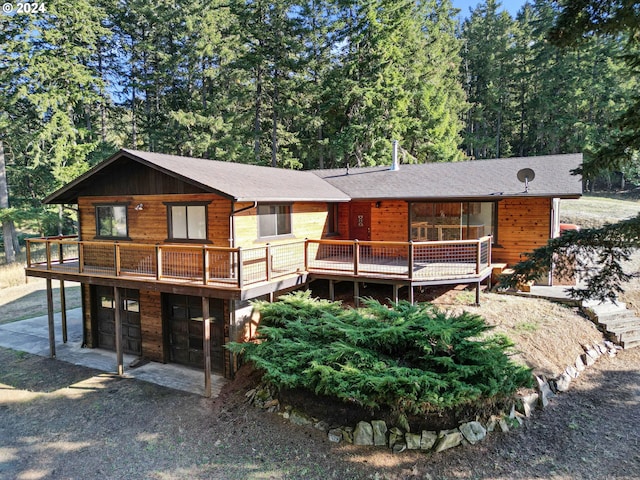 view of front of house featuring a wooden deck