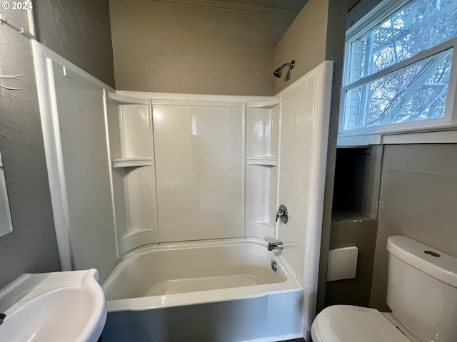 401 NW Bailey Ave, Pendleton, OR 97801 - bathroom featuring toilet,  shower combination, and a textured wall