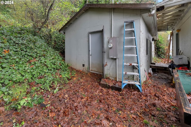 view of outbuilding