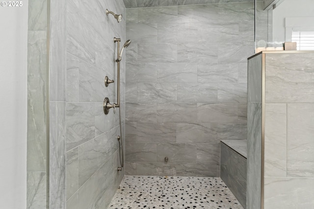 bathroom featuring tiled shower