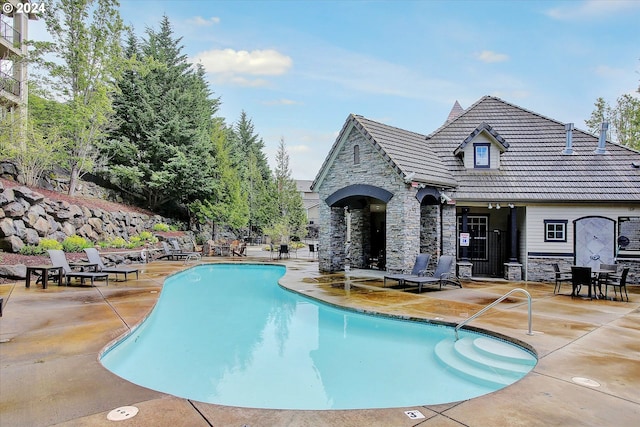 view of swimming pool featuring a patio