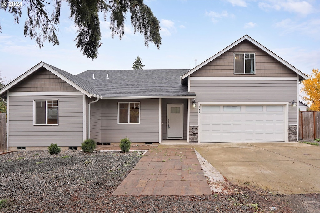 view of front facade featuring a garage