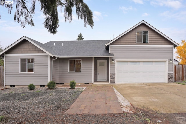 view of front facade featuring a garage