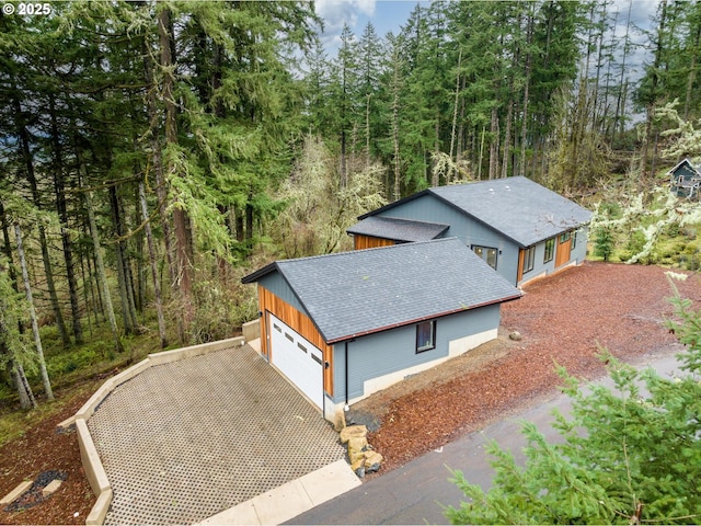 4047 Southpointe Dr, Eugene, OR 97405 - aerial view of property and surrounding area with a heavily wooded area