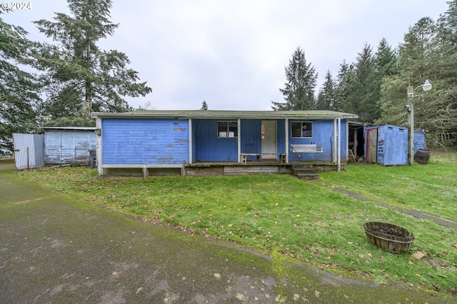 view of front of home featuring a front yard and a porch