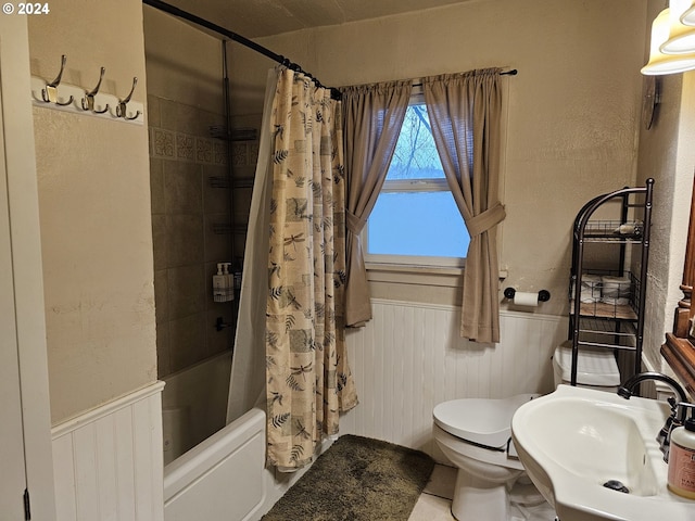 full bathroom with sink, toilet, and shower / bath combo