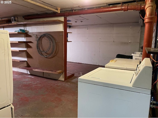 laundry room with washing machine and clothes dryer