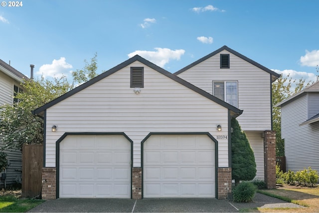 view of front facade featuring a garage