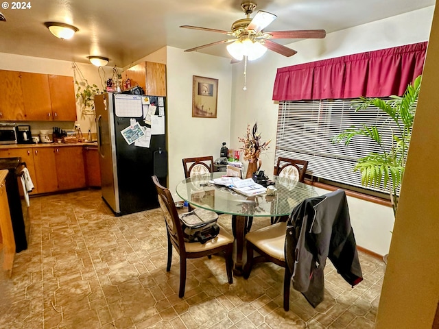 dining room with ceiling fan