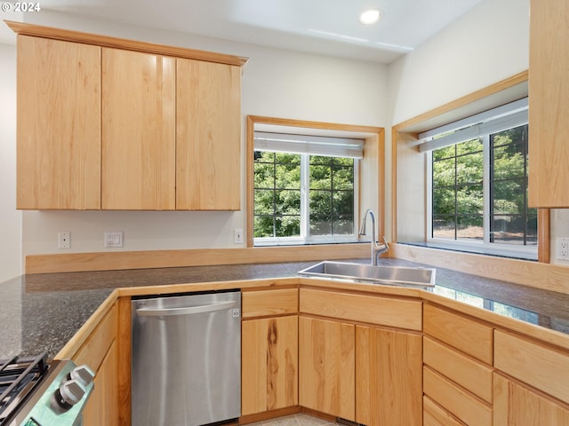 27580 SW Canyon Creek Rd, Wilsonville, OR 97070 - kitchen featuring appliances with stainless steel finishes, a sink, light brown cabinets, healthy amount of natural light, and recessed lighting