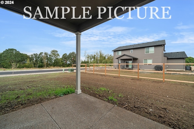 view of yard featuring a patio