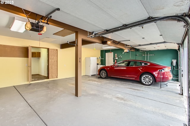 16675 SW Heceta Ct, Beaverton, OR 97007 - garage with a garage door opener