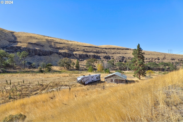 Listing photo 2 for 7000 Fifteen Mile Rd, The Dalles OR 97058