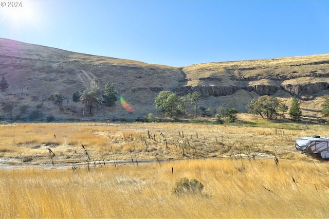 Listing photo 3 for 7000 Fifteen Mile Rd, The Dalles OR 97058