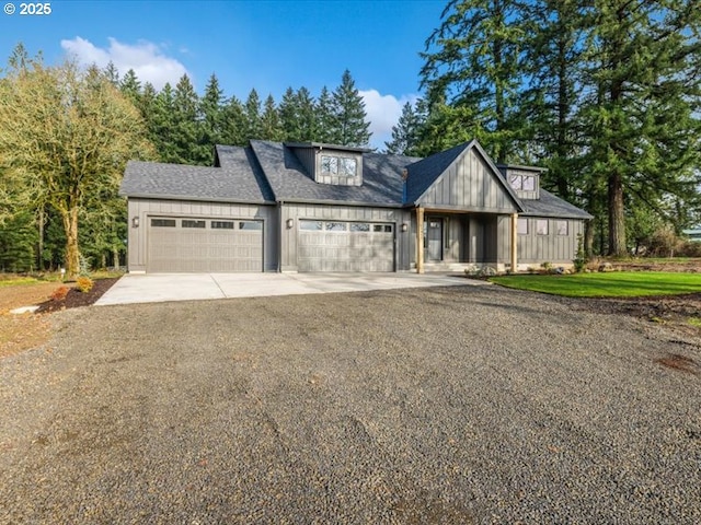 view of front facade featuring a garage