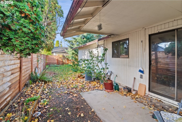 view of yard with a patio