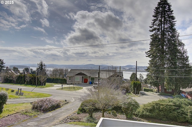 view of front facade with a mountain view