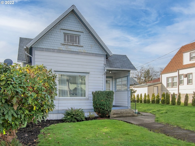 view of front of property with a front lawn