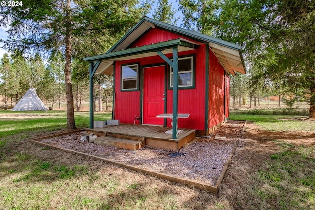 view of outbuilding featuring a yard