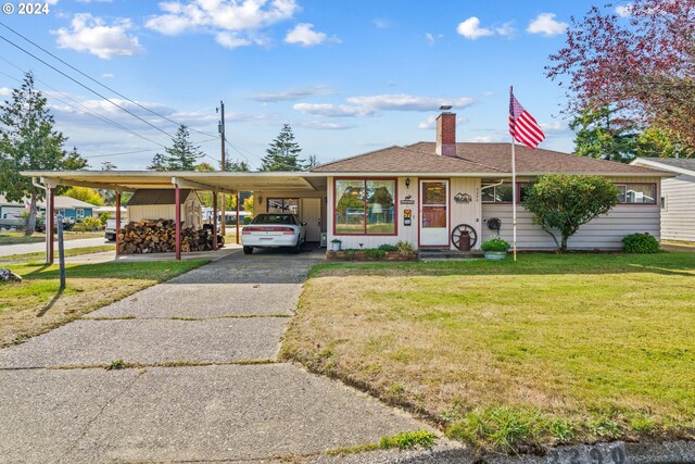 view of front of house with a carport and a front yard