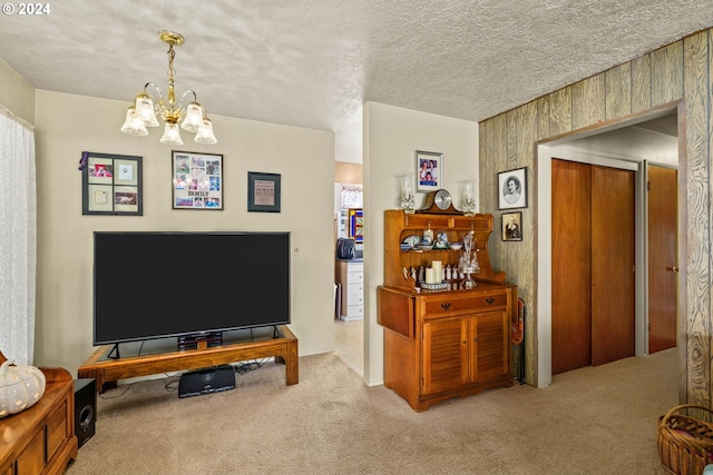 living room featuring light carpet, a notable chandelier, and a textured ceiling