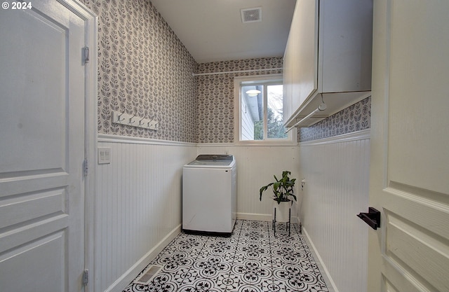 laundry area featuring cabinets and washer / clothes dryer