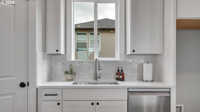 bar with a sink, tasteful backsplash, dishwasher, and a healthy amount of sunlight